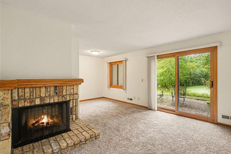 181 River Woods Ln, Burnsville, MN 55337