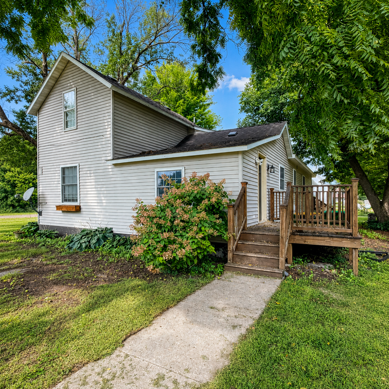 212 W Grant St, Ceylon, MN 56121