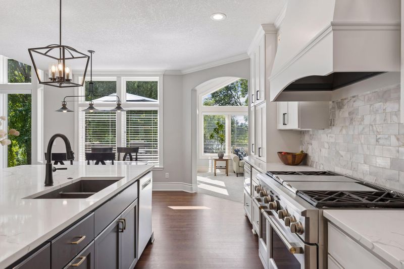 18692 Erin Bay, Eden Prairie, MN 55347