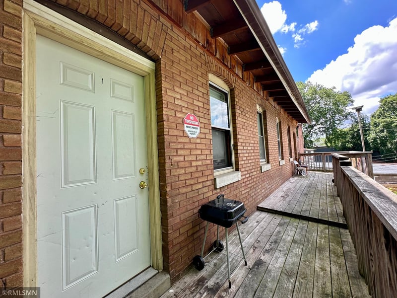 1047 Hudson Rd, Saint Paul, MN 55106