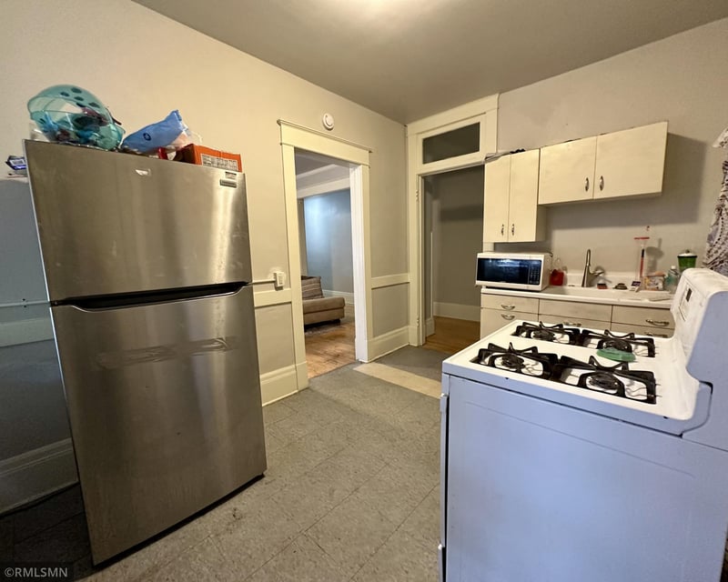 1047 Hudson Rd, Saint Paul, MN 55106