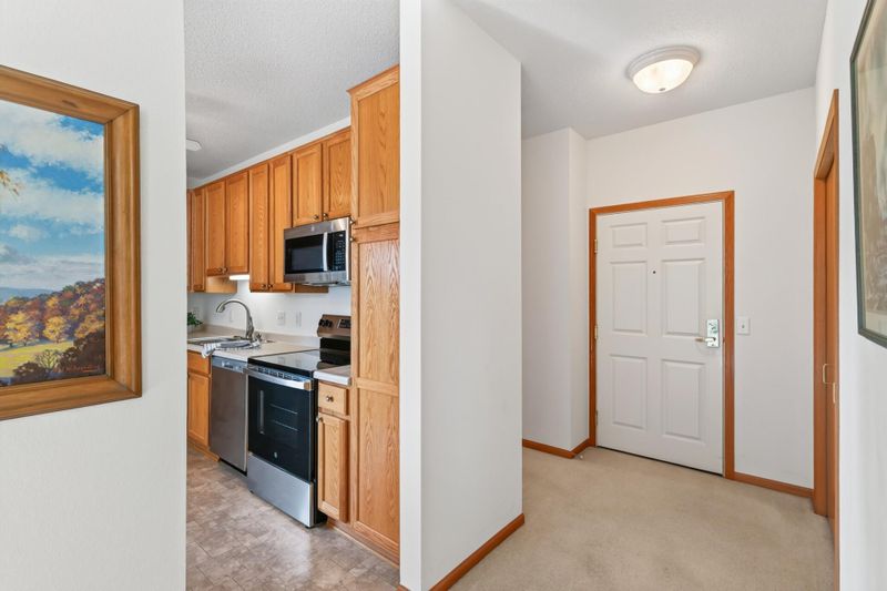 15001 Burnhaven Dr #216, Burnsville, MN 55306