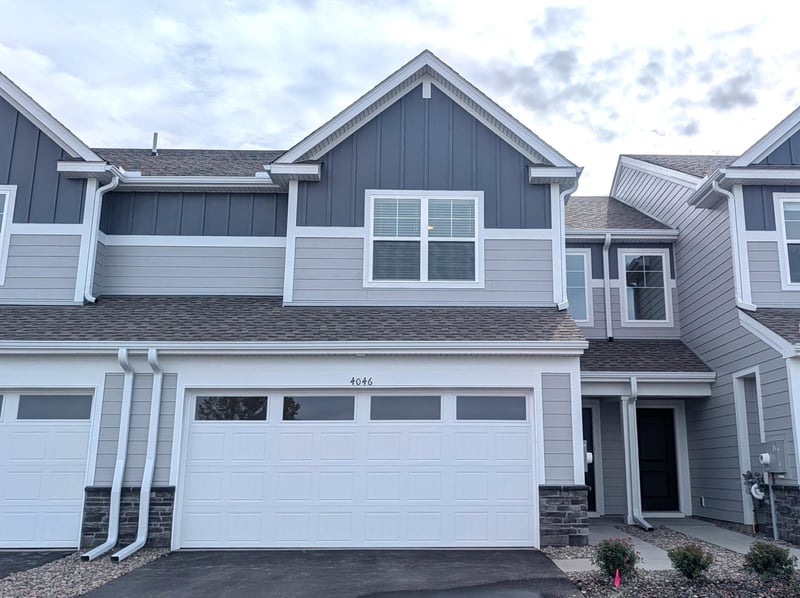 4046 Hayward Ave N, Oakdale, MN 55128