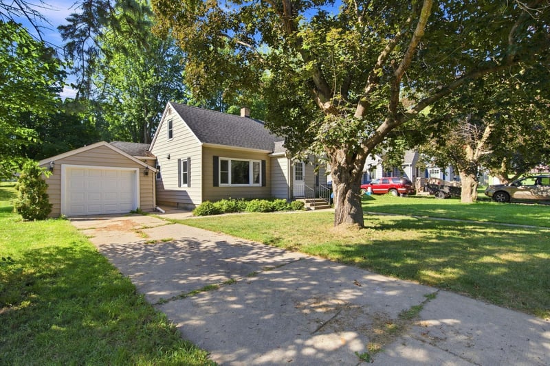 131 Elm St E, Norwood Young America, MN 55368