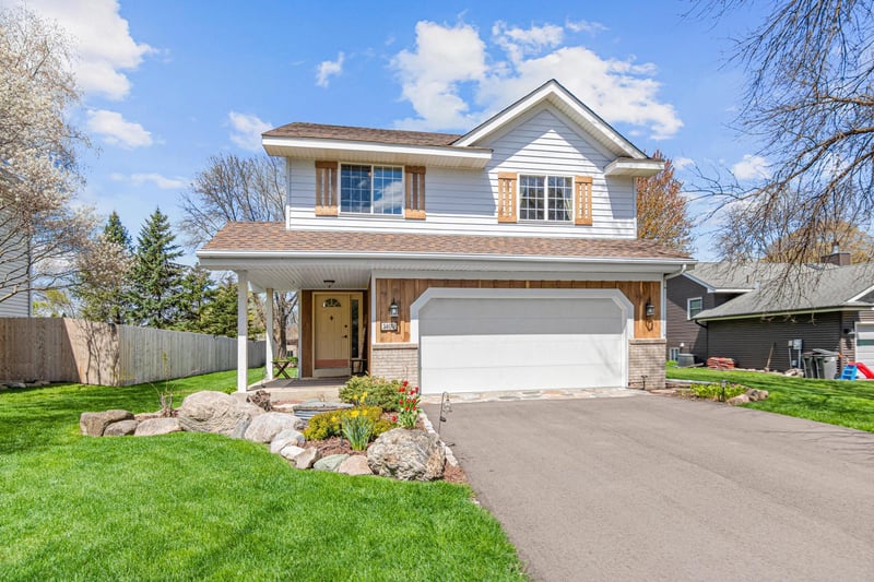 1400 Field Creek Cir, Victoria, MN 55386
