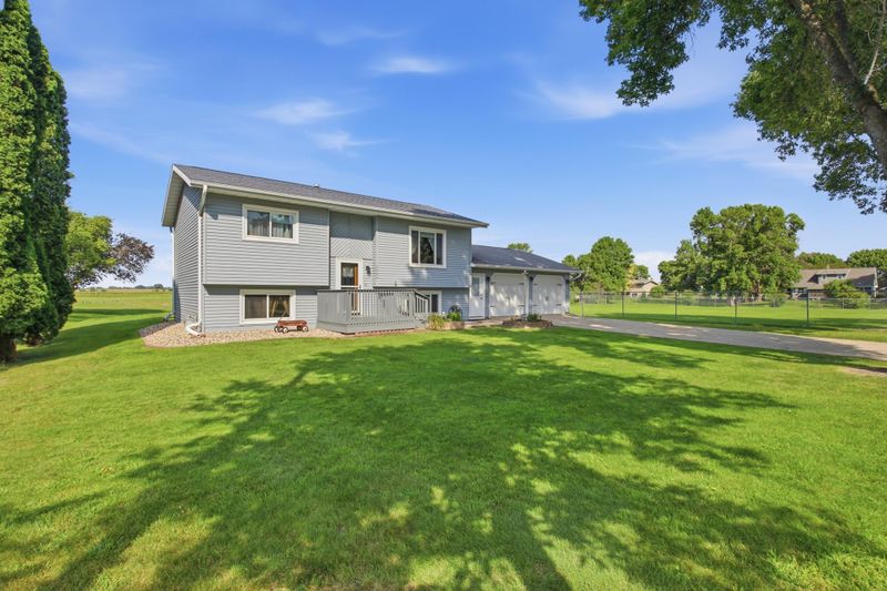 2004 25th St SW, Willmar, MN 56201