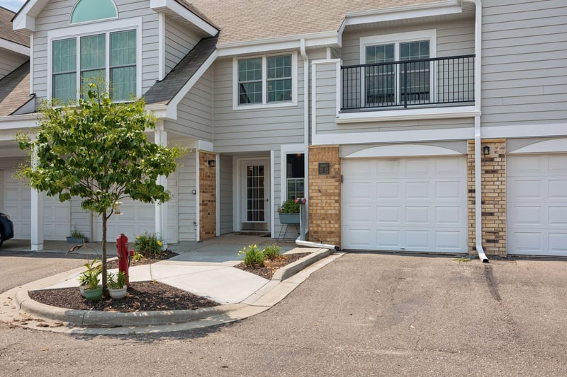 6040 Chasewood Pw #2, Minnetonka, MN 55343