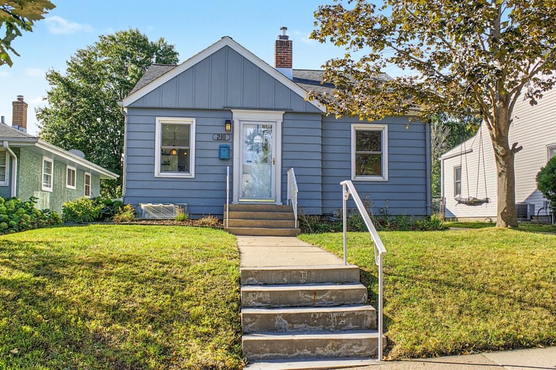 210 Curtice St W, West Saint Paul, MN 55118