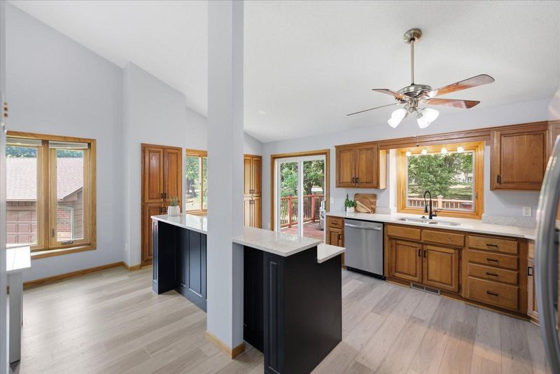 1000 April Pl, Burnsville, MN 55306