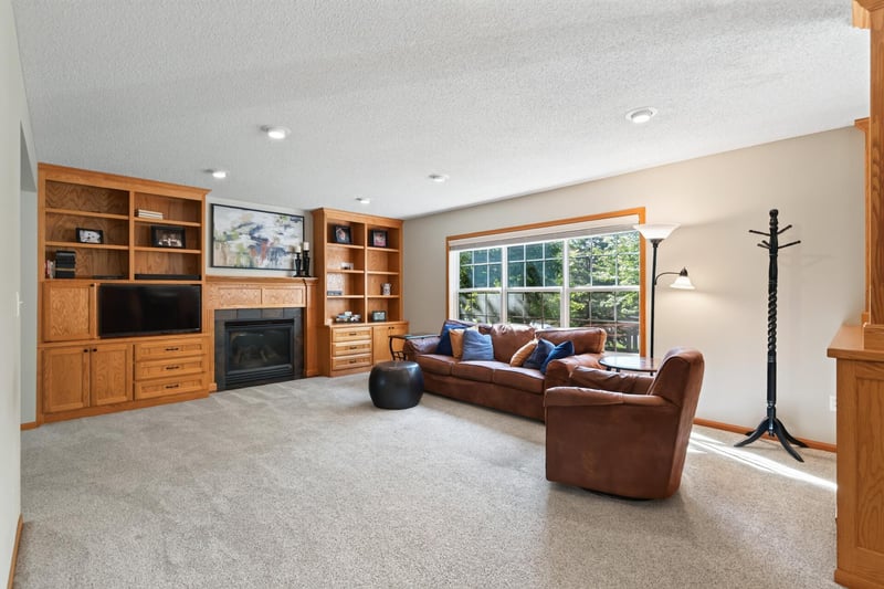1945 Clearwater Rd, Waconia, MN 55387