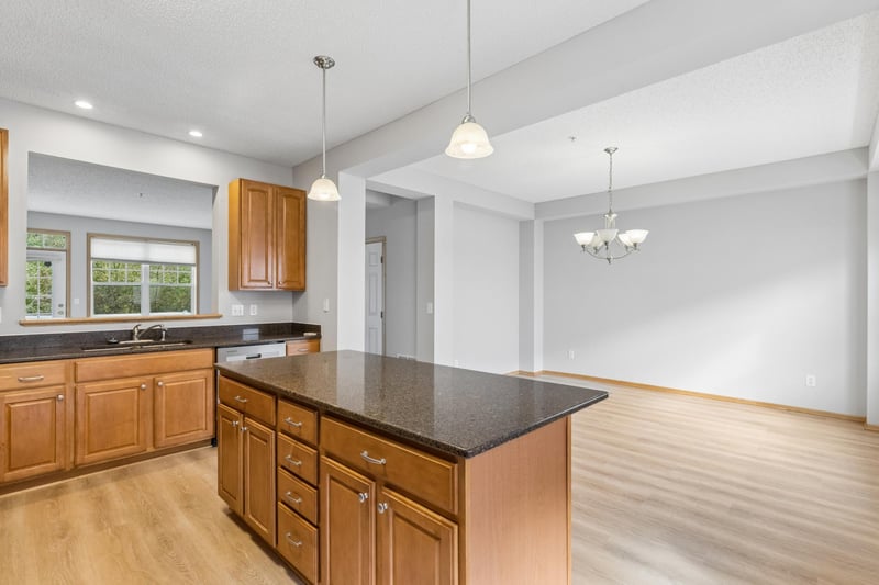 1662 Village Trl E #3, Maplewood, MN 55109