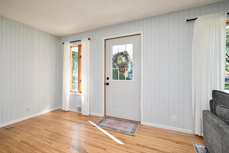 204 Michaels St, Cochrane, WI 54622