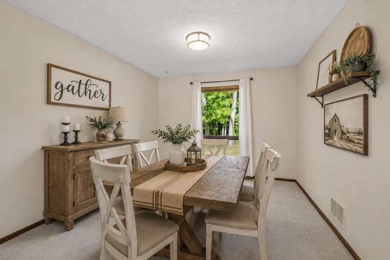 7840 W 100th St, Bloomington, MN 55438