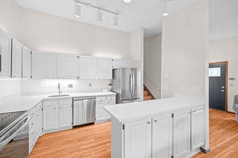 2241 Country Ln, Minnetonka, MN 55305
