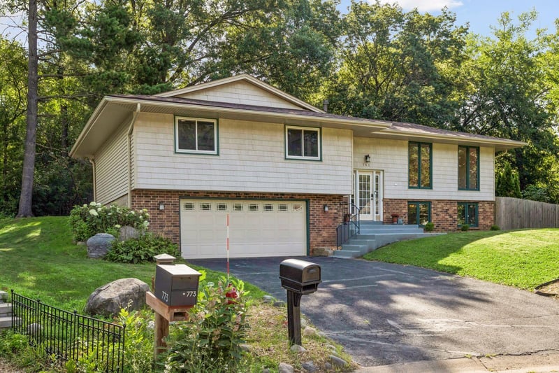 761 Torchwood Ct, New Brighton, MN 55112