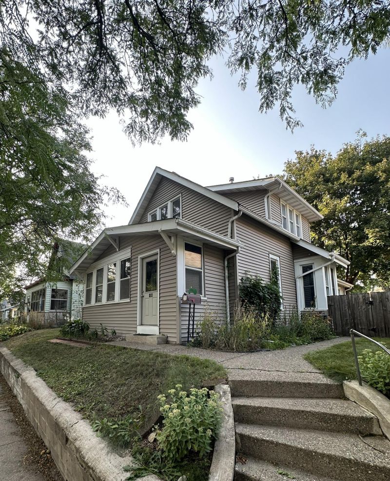 823 Juno Ave, Saint Paul, MN 55102