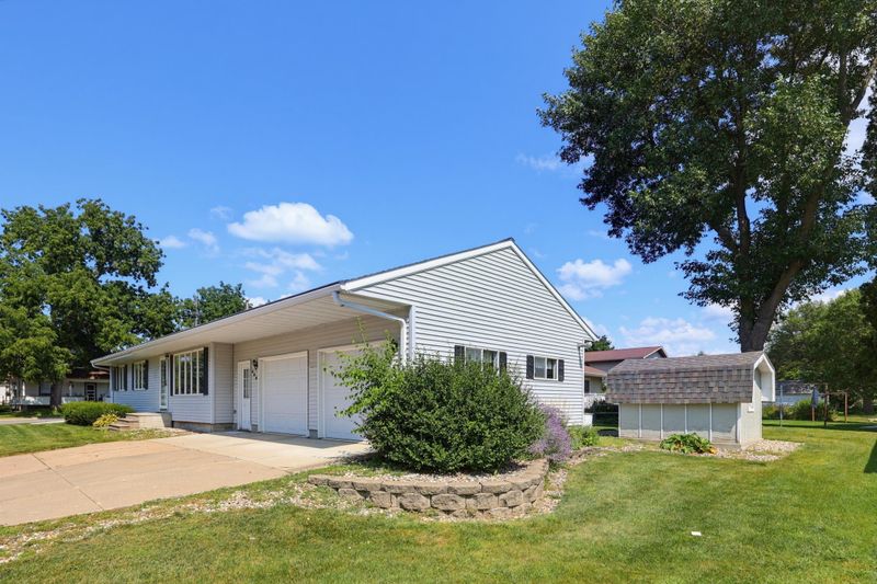 108 Park St N, Fairfax, MN 55332
