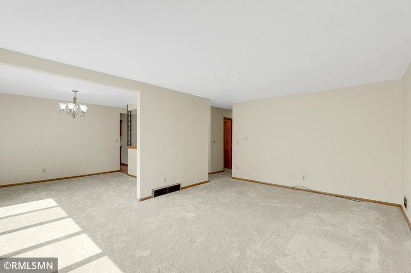 5001 W 98th St, Bloomington, MN 55437