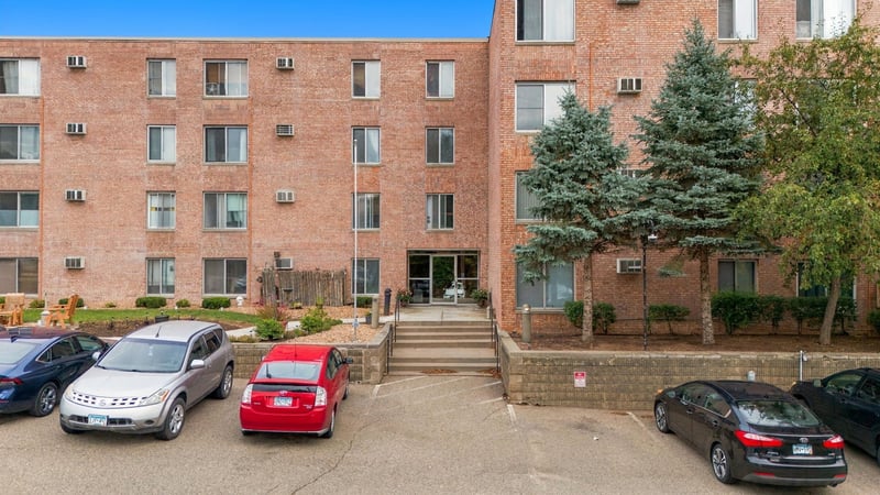 329 Geneva Ave N #117, Oakdale, MN 55128