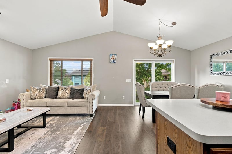 7163 158th St W, Apple Valley, MN 55124