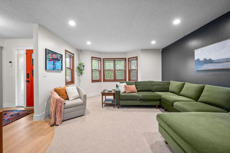 235 Kent St, Saint Paul, MN 55102