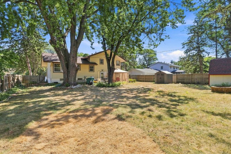 6933 Brunswick Ave N, Brooklyn Park, MN 55429