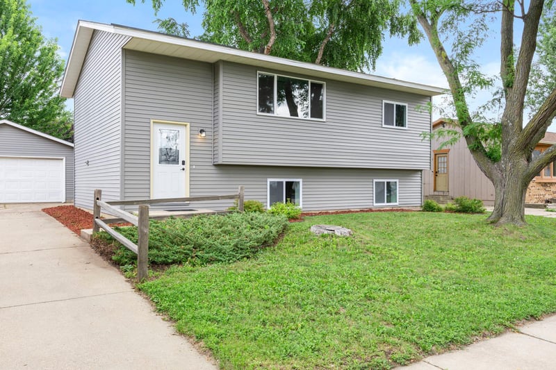 2043 42nd St NW, Rochester, MN 55901
