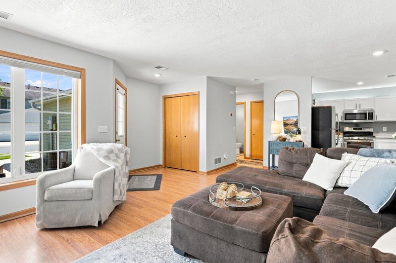 1122 Heather Ln, Waconia, MN 55387