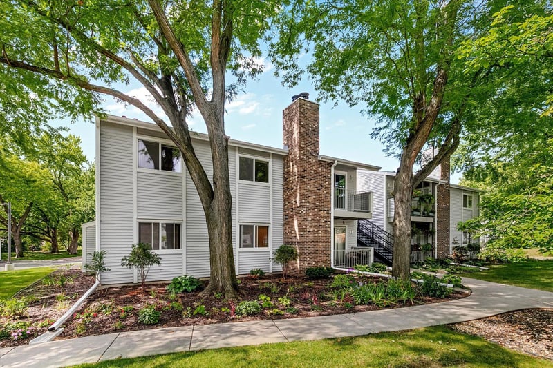 2296 Benson Ave #G, Saint Paul, MN 55116