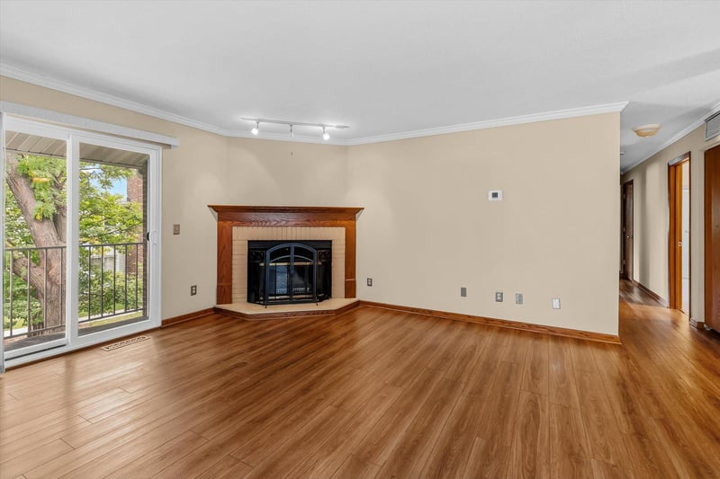 2296 Benson Ave #G, Saint Paul, MN 55116
