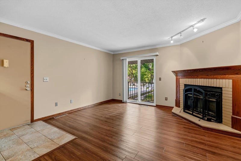 2296 Benson Ave #G, Saint Paul, MN 55116