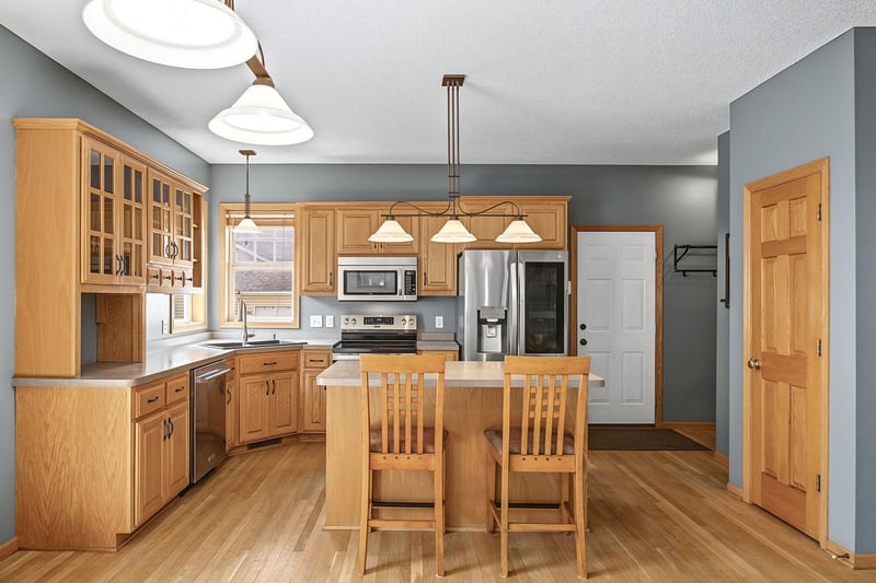 17452 Goodland Pa, Lakeville, MN 55044