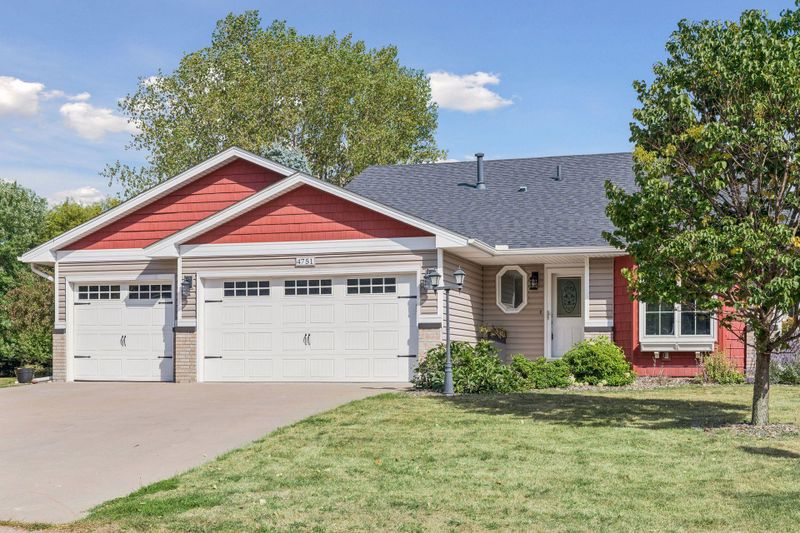4751 Heather Ridge Rd N, Oakdale, MN 55128