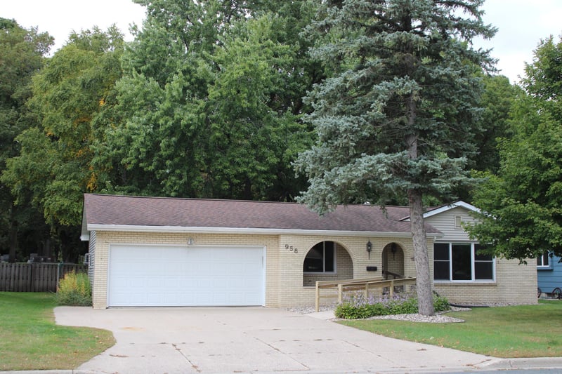 958 Jorgenson St SE, Hutchinson, MN 55350