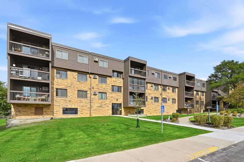 999 41st Ave NE #210, Columbia Heights, MN 55421