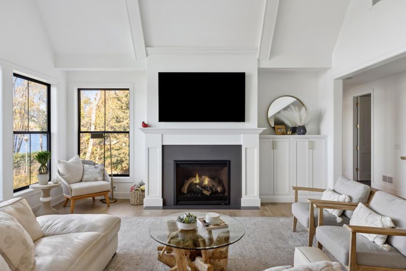 2213 Oakland Rd, Minnetonka, MN 55305
