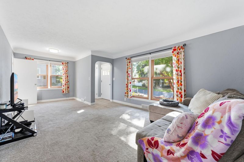 1796 Kennard St, Maplewood, MN 55109