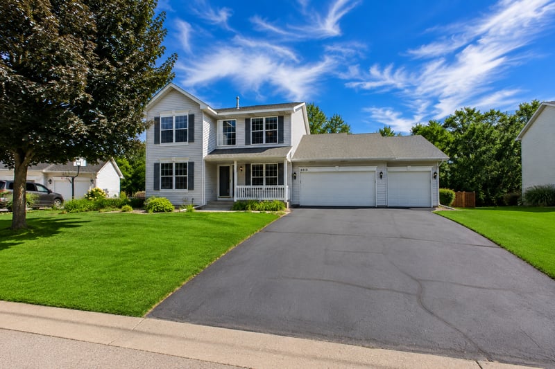 8013 Greenbriar Ct, Woodbury, MN 55125