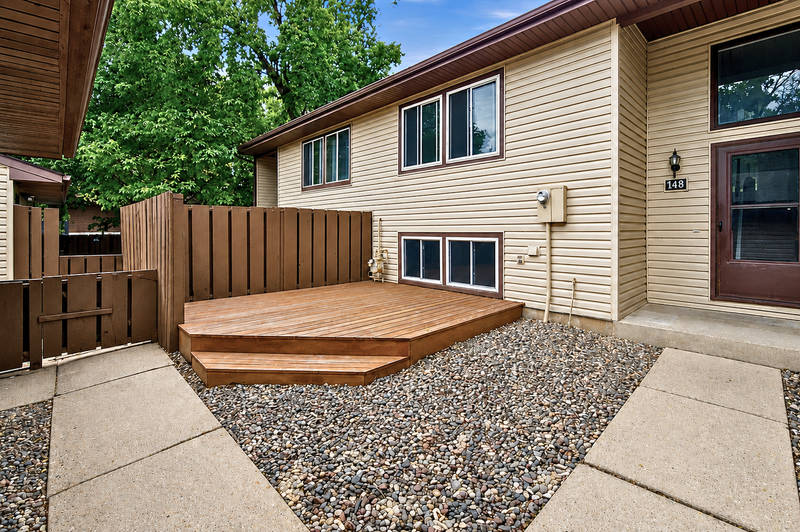 148 River Woods Ln, Burnsville, MN 55337