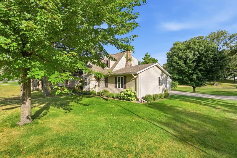 217 2nd Ave NE, New London, MN 56273