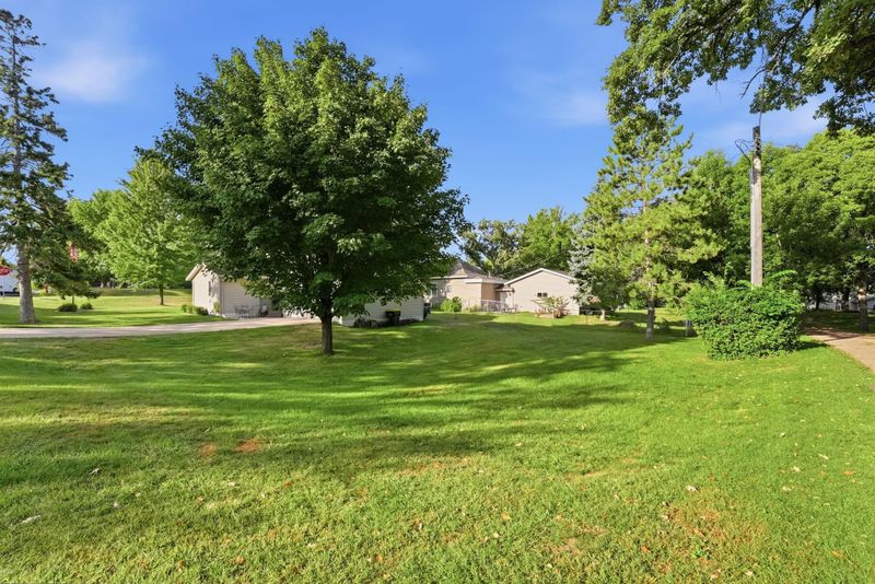 217 2nd Ave NE, New London, MN 56273