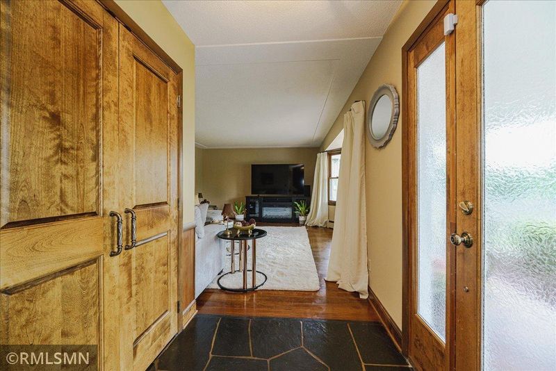 5617 29th Ave N, Crystal, MN 55422