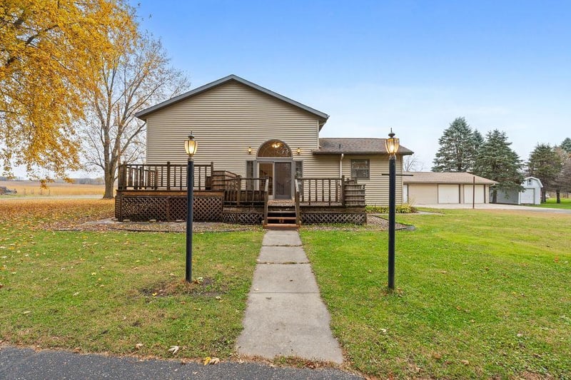 425 W Franklin St, Morristown, MN 55052