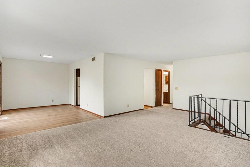 3053 Pine Ridge Dr, Eagan, MN 55121