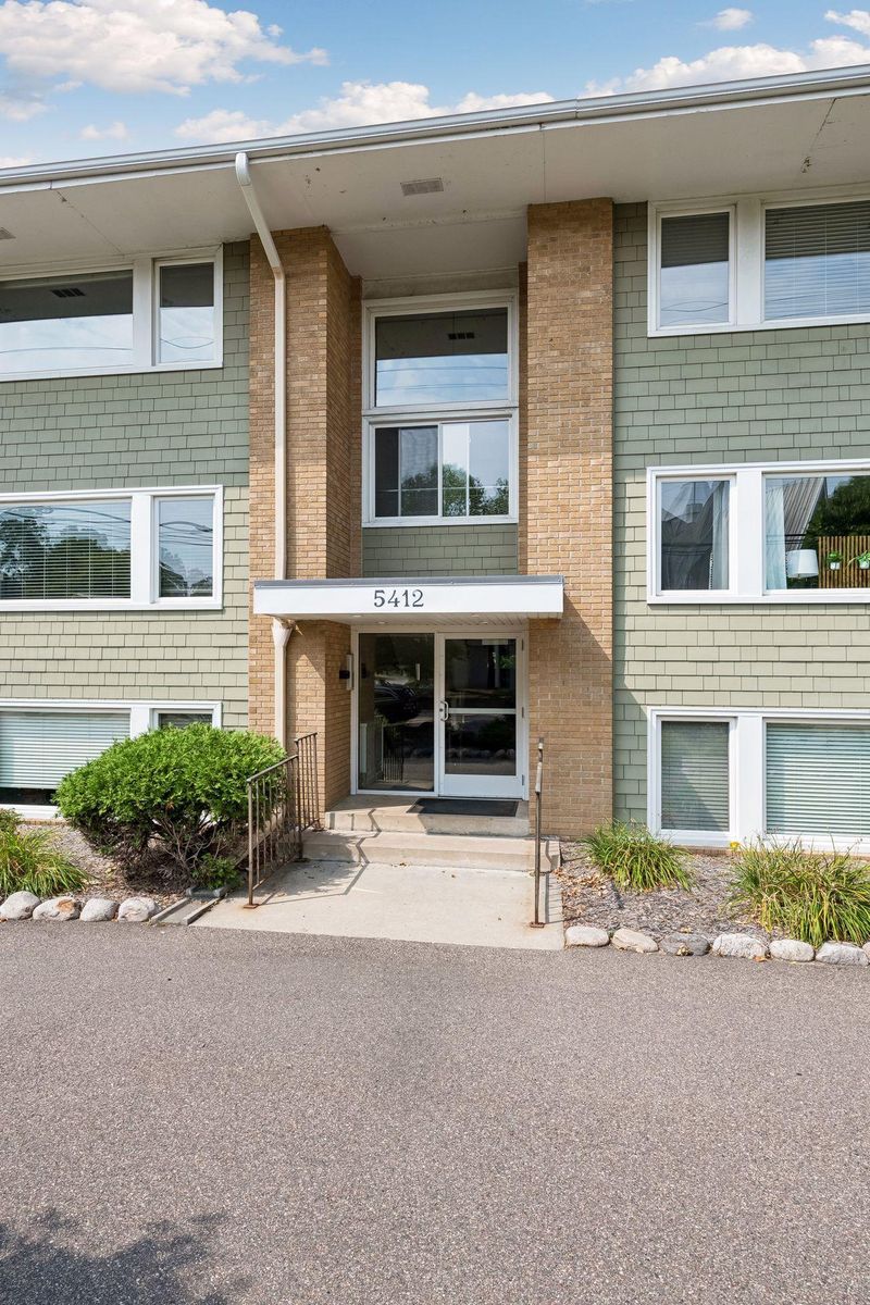 5412 France Ave S #112, Edina, MN 55410