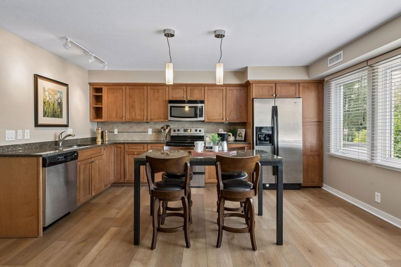 5412 France Ave S #112, Edina, MN 55410