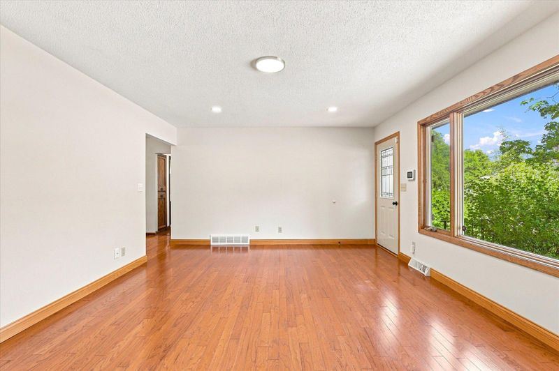 1339 Oak St, River Falls, WI 54022