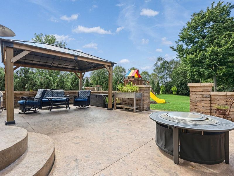 4766 S Oakwood Hills Pw, Eau Claire, WI 54701