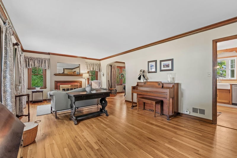 611 2nd St NE, Faribault, MN 55021