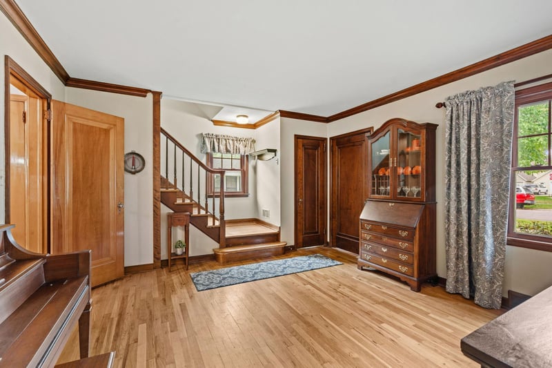 611 2nd St NE, Faribault, MN 55021